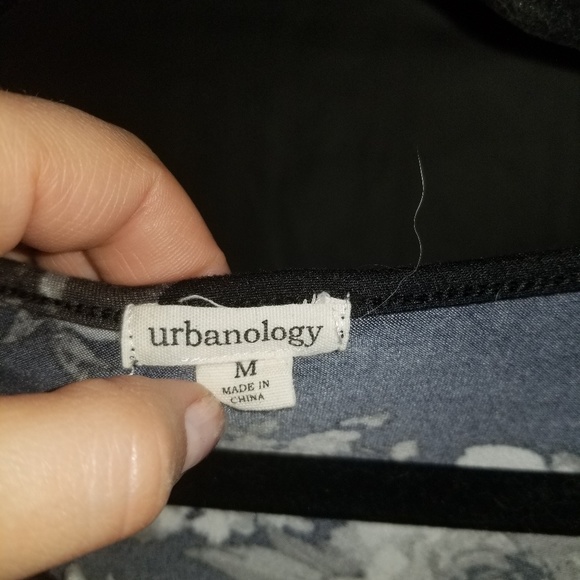 Floral design top - Picture 3 of 3